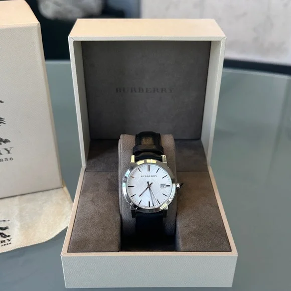 Burberry Black and Silver Timepiece - Picture 5 of 6